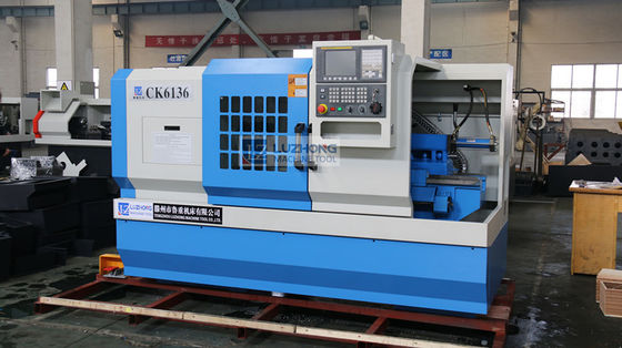 Het kleine Roestvrije staal die van de het Metaaldraaibank van CK6136D CNC Draaibank machinaal bewerken